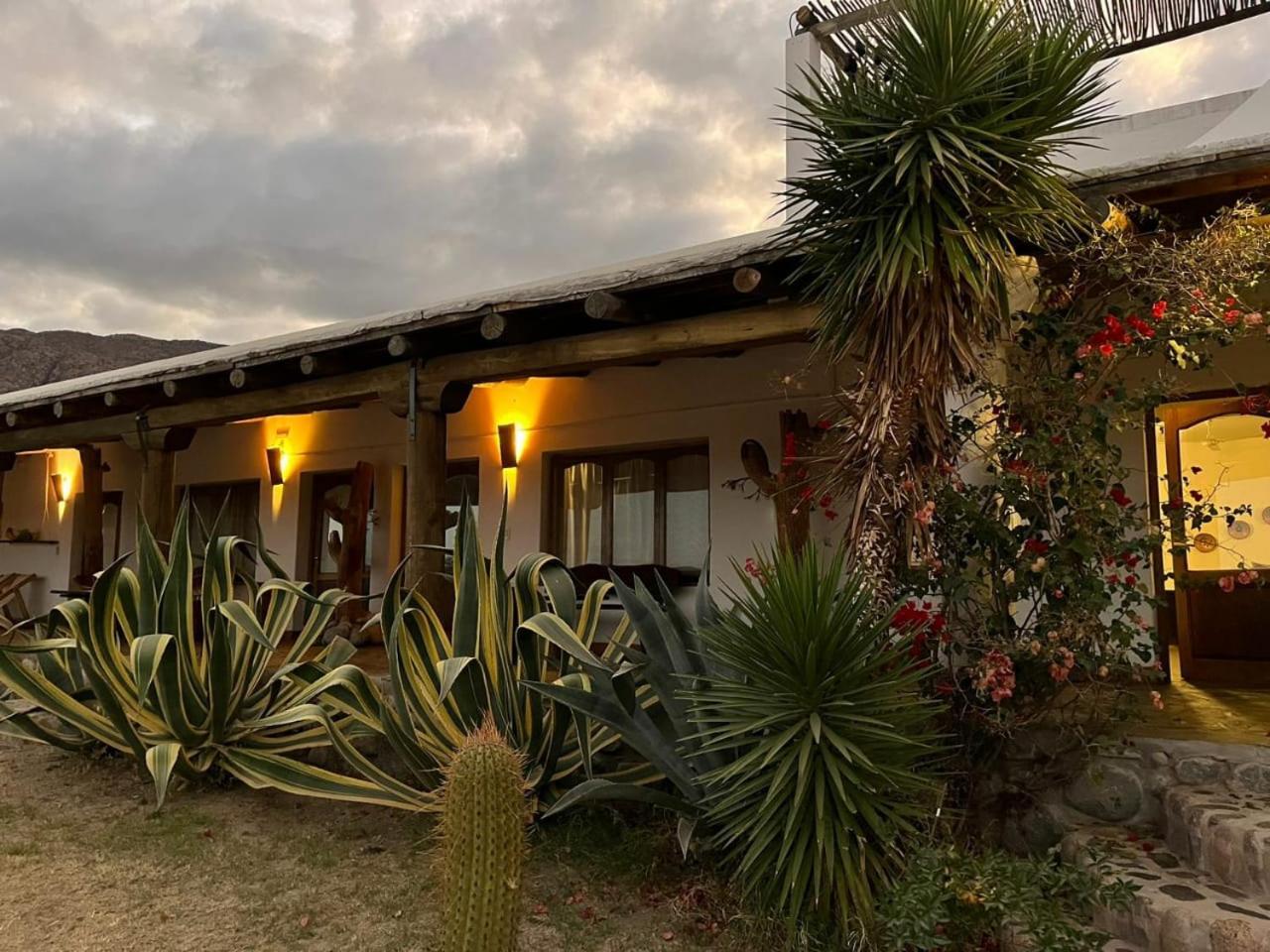 Hotel Texas Cafayate Extérieur photo